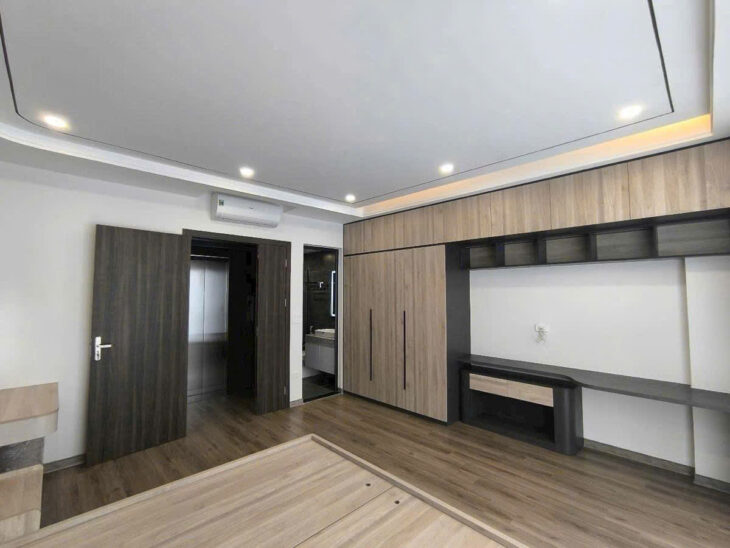 Bán nhà Cổ Linh 37m MT5m 6 tầng thang máy ô tô qua giá 10 tỷ