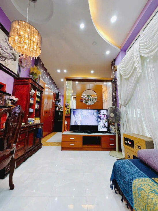 MẶT TIỀN XE HƠI TRUNG TÂM Q4 CÓ 7 TỶ