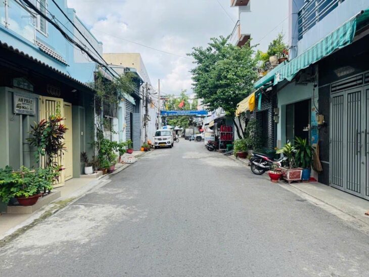 NHÀ ĐẸP BÌNH TÂN, GẦN THẠCH LAM, 5 TẦNG, HẺM Ô TÔ 8M, NHỈNH 8 TỶ