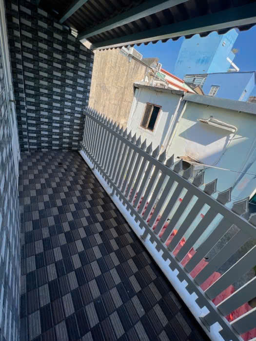 SÁT MẶT TIỀN TRUNG TÂM Q4 NGANG 4.5 X16 M NHÀ ĐÚC BÊ TÔNG MỚI CÓ 4 TỶ