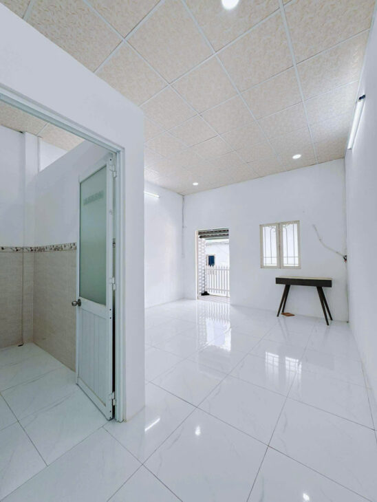 SÁT MẶT TIỀN TRUNG TÂM Q4 NGANG 4.5 X16 M NHÀ ĐÚC BÊ TÔNG MỚI CÓ 4 TỶ