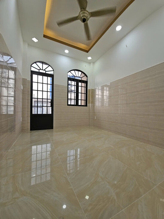 SÁT MẶT TIỀN TRUNG TÂM Q4 5 TẤM DTSD 150 M2 CÓ 5 TỶ