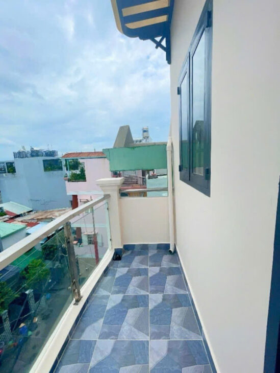 SÁT MẶT TIỀN TRUNG TÂM Q4 5 TẤM DTSD 150 M2 CÓ 5 TỶ