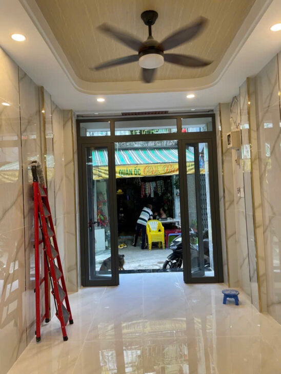 NI SƯ HUỲNH LIÊN-NHÀ MỚI TINH DỌN VÀO Ở NHÀ-NHỈNH 4 TỶ-XE HƠI ĐẬU TẬN CỬA-FULL TIỆN ÍCH