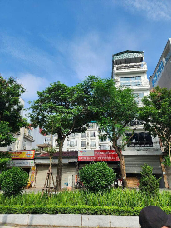 BÁN ĐÁT VÀNG TẠI MẶT PHỐ HỒ TÂY – LẠC LONG QUÂN _170 M .VỈA HÈ 6 M KINH DOANH BẤT CHẤP.XÂY TÒA