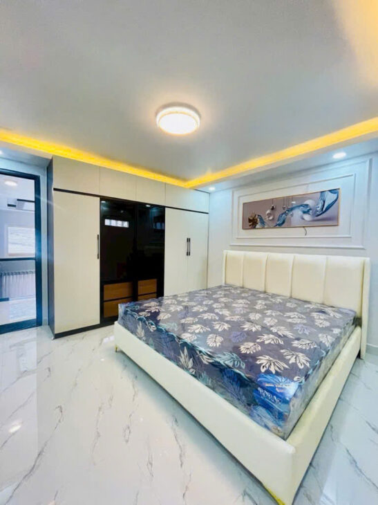 Bán nhà 5 tầng Siêu VIP , đường oto 8m , Huỳnh Tấn Phát