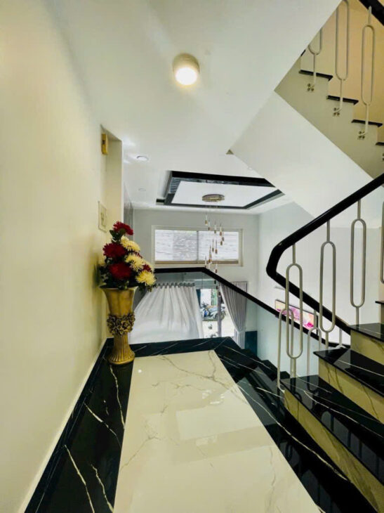 Bán nhà 5 tầng Siêu VIP , đường oto 8m , Huỳnh Tấn Phát