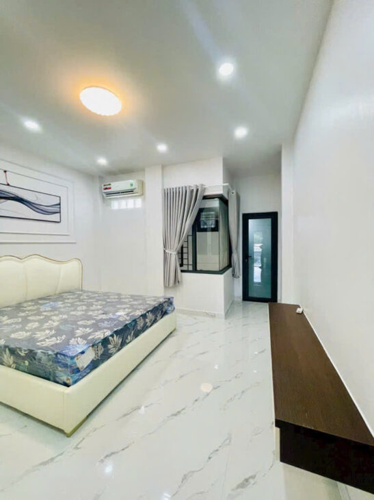 Bán nhà 5 tầng Siêu VIP , đường oto 8m , Huỳnh Tấn Phát