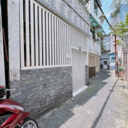 MẶT TIỀN CÁCH 2 CĂN NHÀ NGANG 3.5 DÀI 12 ĐÚC BÊ TÔNG CÓ 5 TỶ Q4