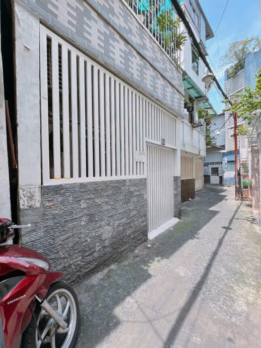 MẶT TIỀN CÁCH 2 CĂN NHÀ NGANG 3.5 DÀI 12 ĐÚC BÊ TÔNG CÓ 5 TỶ Q4