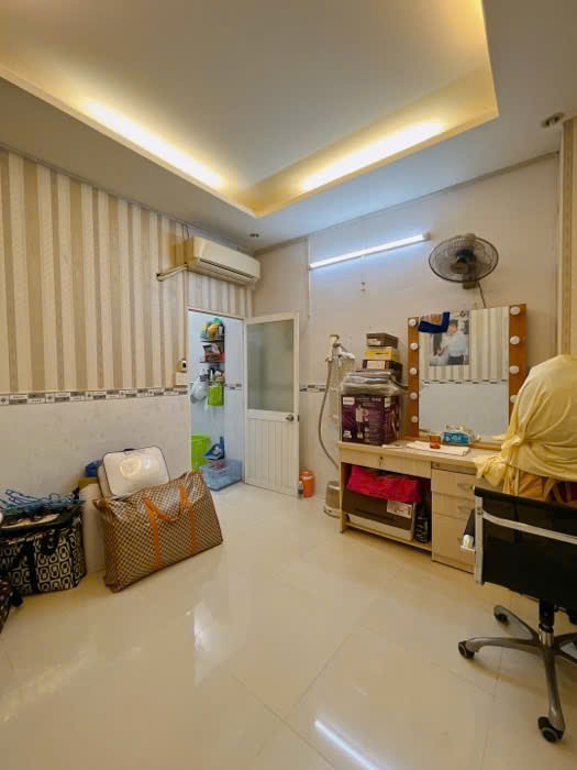 MẶT TIỀN CÁCH 2 CĂN NHÀ NGANG 3.5 DÀI 12 ĐÚC BÊ TÔNG CÓ 5 TỶ Q4