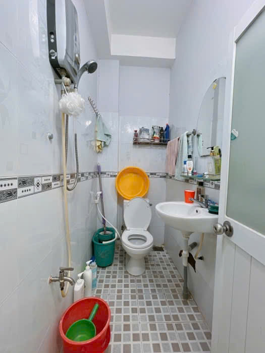 MẶT TIỀN CÁCH 2 CĂN NHÀ NGANG 3.5 DÀI 12 ĐÚC BÊ TÔNG CÓ 5 TỶ Q4