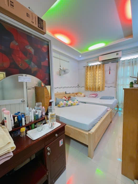 MẶT TIỀN CÁCH 2 CĂN NHÀ NGANG 3.5 DÀI 12 ĐÚC BÊ TÔNG CÓ 5 TỶ Q4