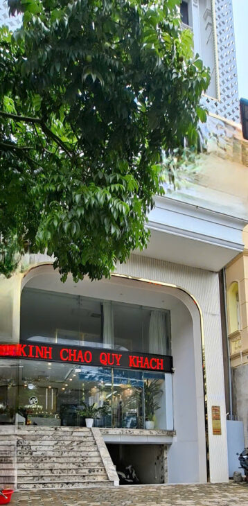 SIÊU PHẨM MẶT PHỐ VÍP CẦU GIẤY_MẶT TIỀN QUYỀN LỰC _VỈA HÈ ĐÁ BÓNG – THANG MÁY- 9 NỎI 1 HẦM KINH