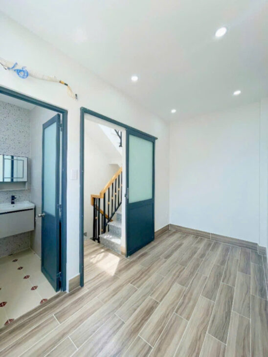 CÁCH MẶT TIỀN BẾN VÂN ĐỒN 15M XE HƠI NGANG 4 DIỆN TÍCH SD 53M2 CÓ 2 TỶ HƠN