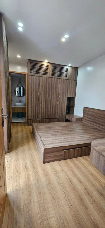 Bán nhà Tây Sơn 33m 6 tầng,thang máy,kinh doanh giá hơn 10 tỷ.