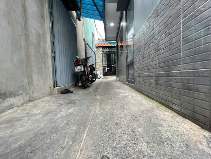 SÁT MẶT TIỀN Q4 NGANG 5.5 DÀI 3.5 ĐÚC BÊ TÔNG CÓ 2 TỶ