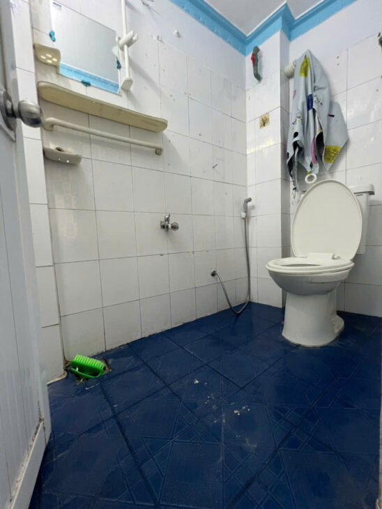 SÁT MẶT TIỀN Q4 NGANG 5.5 DÀI 3.5 ĐÚC BÊ TÔNG CÓ 2 TỶ