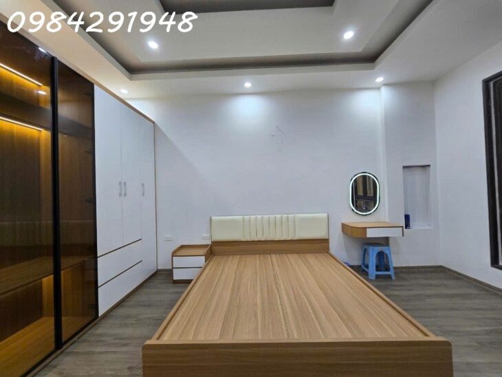 Bán nhà Vũ Tông Phan chỉ 25m ra mặt phố – S 43m 5 tầng – Sổ đỏ nở hậu