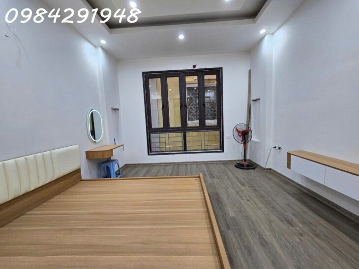 Bán nhà Vũ Tông Phan chỉ 25m ra mặt phố – S 43m 5 tầng – Sổ đỏ nở hậu