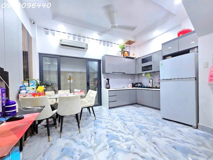 Nhà phố 2 lầu sân thượng – full nội thất – đường Huỳnh Tấn Phát, Nhà Bè