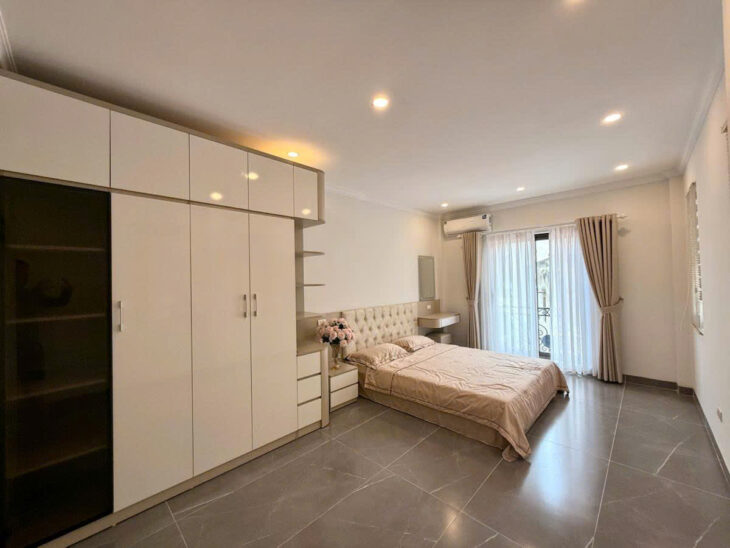 Bán nhà Ngọc Trì 42m 7 tầng thang máy lô góc 3 thoáng gara ô tô giá 10.9 tỷ