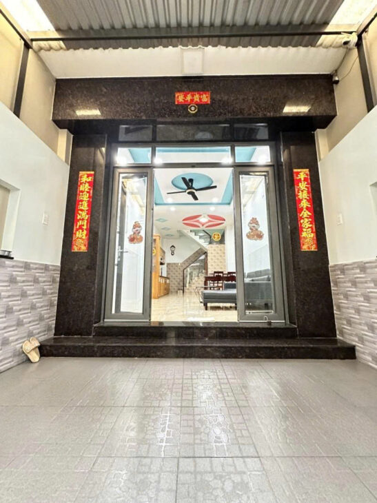 NHÀ TP HCM – Q 11 – 3 BƯỚC RA XE TẢI TRÁNH – HẺM Ô TÔ THÔNG – NHÀ MỚI ĐẸP – TẶNG FULL NỘI THẤT –