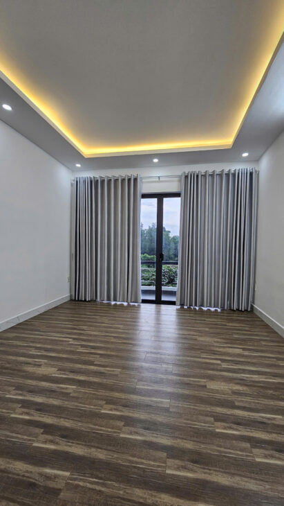 MẶT TIỀN XE HƠI 10 M NGANG 4.2 X14 BÊ TÔNG 4 TẤM CÓ 5 TỶ