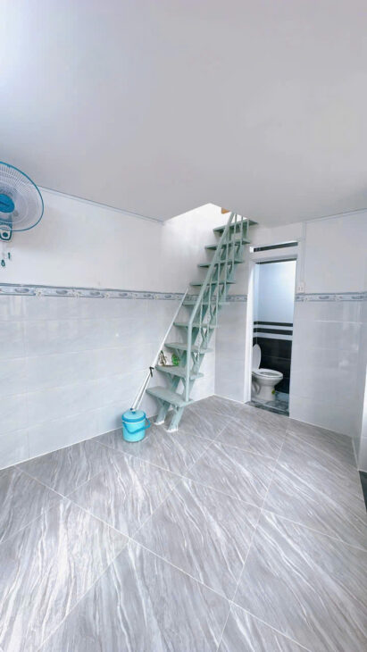 SÁT MẶT TIỀN XE HƠI Q4 NHÀ MỚI NGANG 4.45 DÀI xx hơn 1 tỷ 7