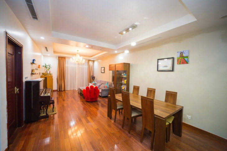 Căn to giá rẻ tại ROYAL CITY giá đẹp nhà tầng cao .