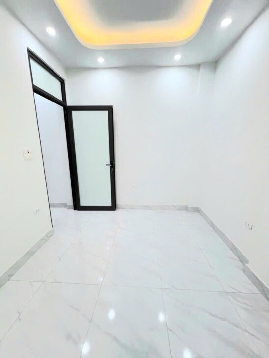 Bán Nhanh Nhà Tân Mai Ô Tô Đỗ Cửa 45m 2 Tầng 3 Ngủ 4.48 Tỷ Sổ Đỏ Riêng