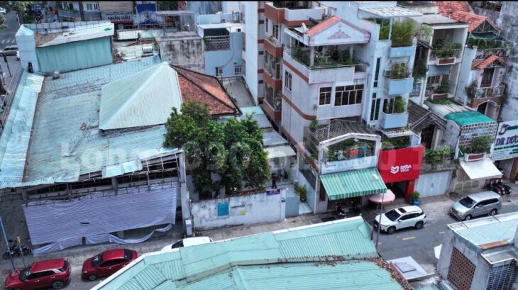Bán nhà đất biệt thự cũ. Mặt tiền Đường Tăng Bạt Hổ, Phường 12, Quận 5, TP Hồ Chí Minh
