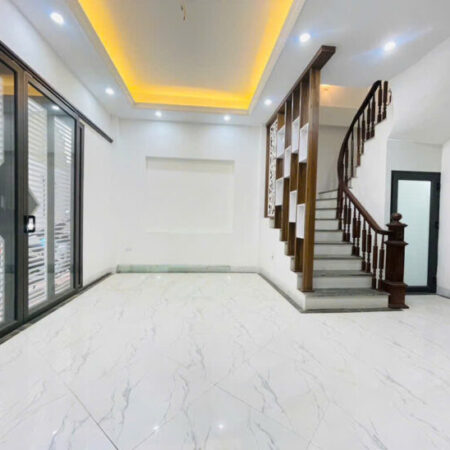 Cần Bán Nhà Lĩnh Nam Xây Mới 32M 5 Tầng 4 Phòng Giá 4.93 Tỷ Sổ Đỏ Riêng