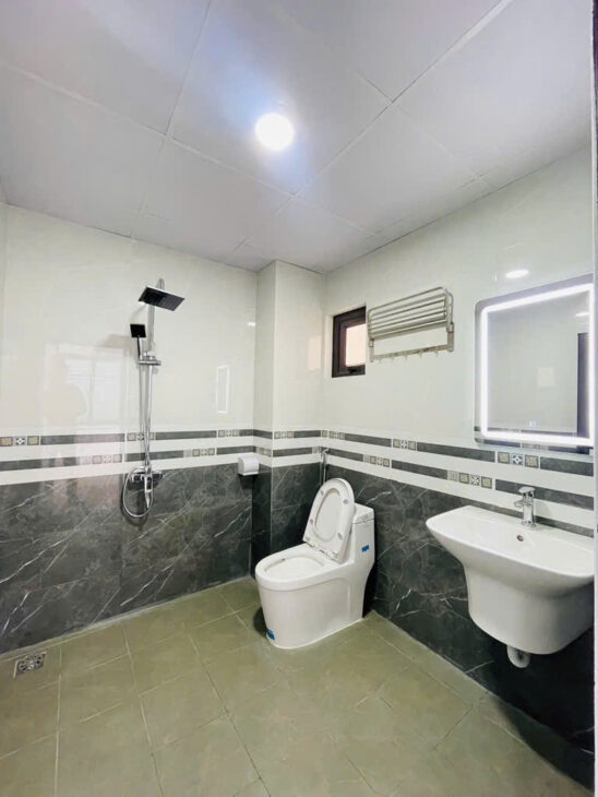 Cần Bán Nhà Lĩnh Nam Xây Mới 32M 5 Tầng 4 Phòng Giá 4.93 Tỷ Sổ Đỏ Riêng