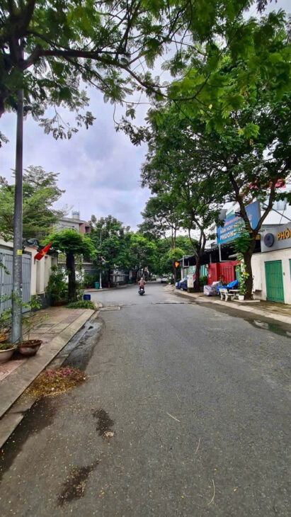 CHO THUÊ NHÀ MỚI 3 TẦNG 10 X 20M THỚI AN LÊ THỊ RIÊNG QUẬN 12 ĐƯỜNG XE TẢI