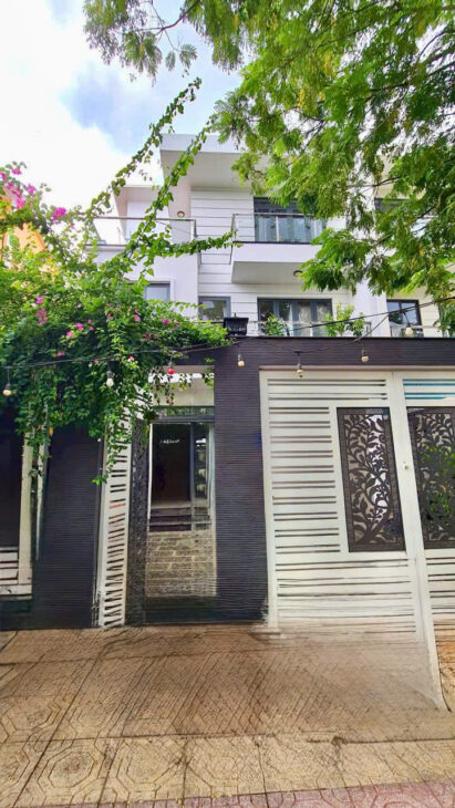 CHO THUÊ NHÀ MỚI 3 TẦNG 10 X 20M THỚI AN LÊ THỊ RIÊNG QUẬN 12 ĐƯỜNG XE TẢI