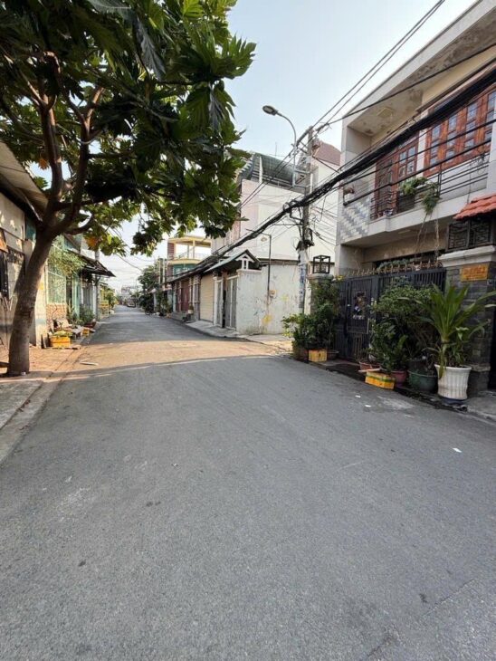 NHÀ ĐẸP GẦN LÊ VĂN QUỚI, BÌNH TÂN, HẺM XE HƠI THÔNG 4M, CHỈ 3,X TỶ