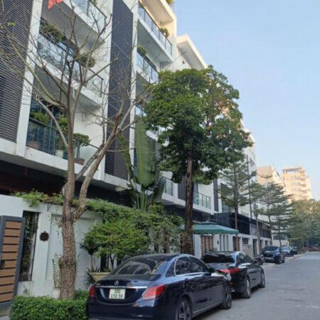 NV VIP HOÀNG QUỐC VIỆT KÉO DÀI 85M, 6 TẦNG THANG MÁY, GIÁ 27.5 TỶ