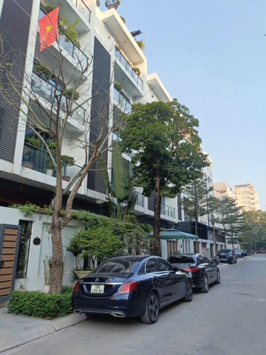 NV VIP HOÀNG QUỐC VIỆT KÉO DÀI 85M, 6 TẦNG THANG MÁY, GIÁ 27.5 TỶ