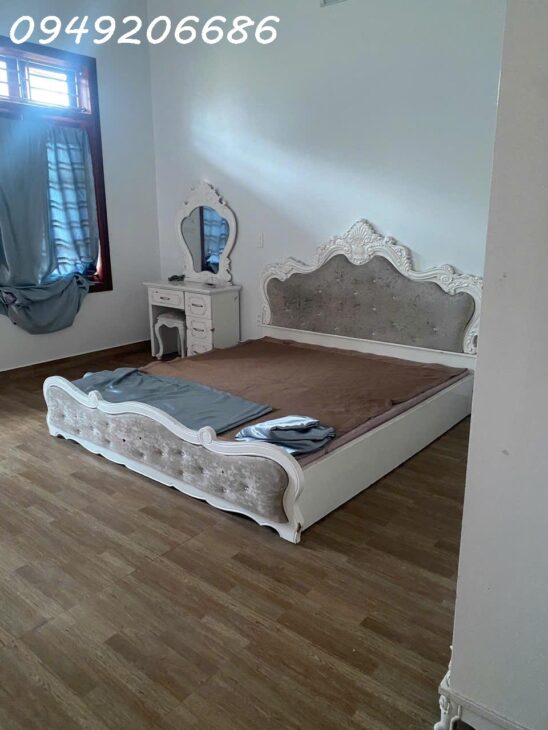 Giá bất ngờ .Bán nhanh nhà 4 tầng .Dt 65m2 . Mt 5m. Ngõ Ô Tô tránh- Đường Trần Hưng Đạo