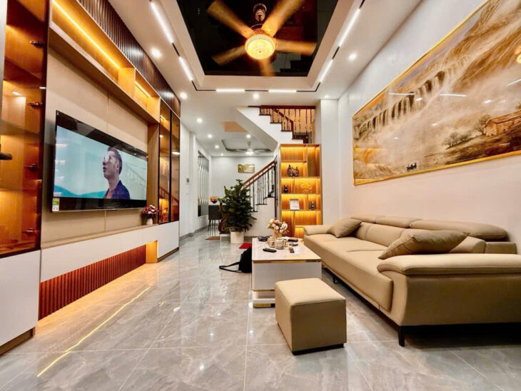 Vũ Hữu Lê Văn Lương – 33m2 – Nhà dân xây chắc chắn – long lanh – Khu vực ngã tư đèn xanh đỏ Khuất