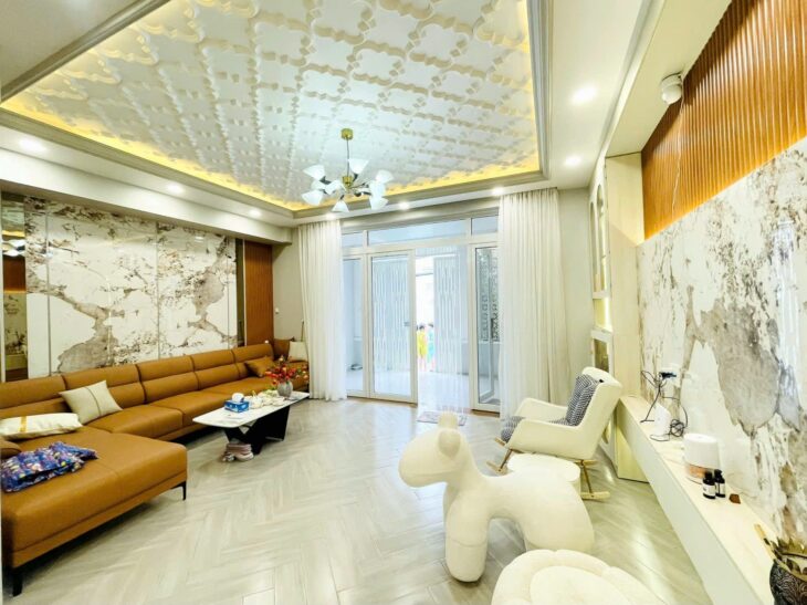 VILLA AN CƯ LẠC NGHIỆP TẠI QUẬN 7 – VUÔNG VỨC, NGANG LỚN HIẾM CÓ – 8.8 Tỷ