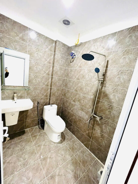 LAI XÁ :NHÀ 4T – MT 4,5M – 3 THOÁNG – MẶT PHỐ LAI XÁ – KD – OTO