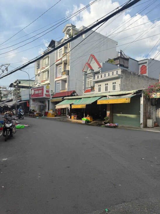 BÁN NHÀ MẶT TIỀN CHỢ 4,4 X 24M SHR NGUYỄN THỊ THƠI – HIỆP THÀNH, Q12