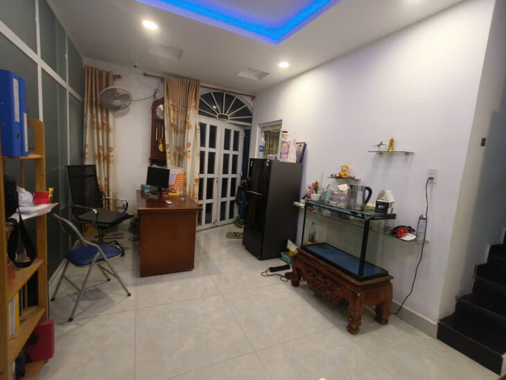 VIP TRƯỜNG THỌ – THANG MÁY SỊN SÒ- HẺM 7 CHỖ. OTO NGỦ TRONG SÂN. NHÀ XÂY 4 TẦNG, HOÀN CÔNG CHUẨN