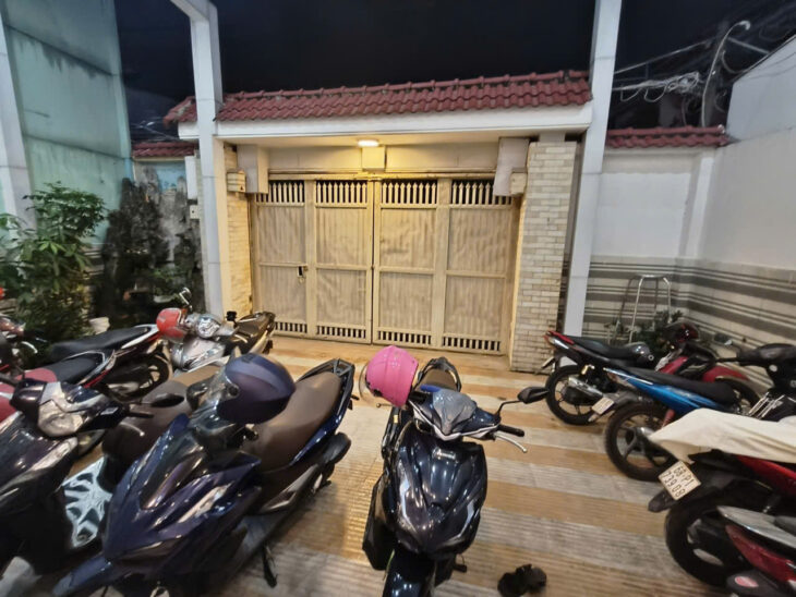 VIP TRƯỜNG THỌ – THANG MÁY SỊN SÒ- HẺM 7 CHỖ. OTO NGỦ TRONG SÂN. NHÀ XÂY 4 TẦNG, HOÀN CÔNG CHUẨN