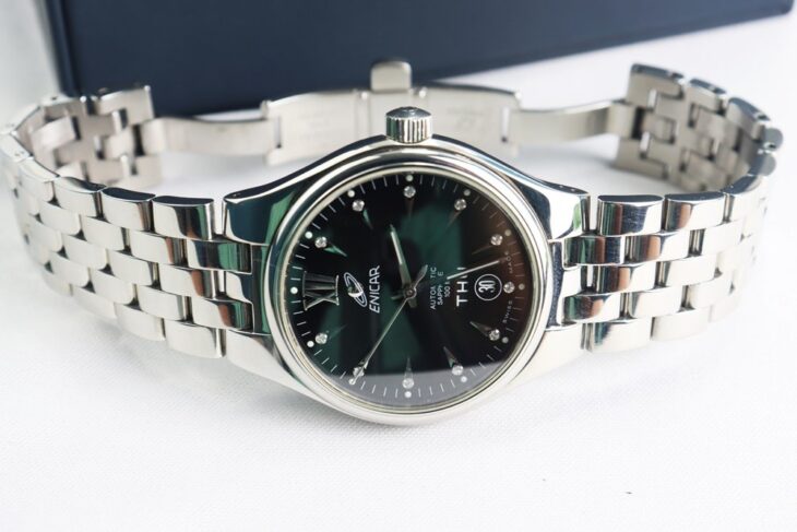 ĐH Nam ENICAR Automatic, mặt đen dòng 2 lịch, cọc số đính 11 viên Kim Cương, Size 39mm