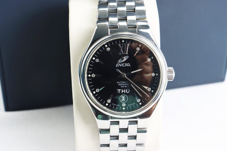 ĐH Nam ENICAR Automatic, mặt đen dòng 2 lịch, cọc số đính 11 viên Kim Cương, Size 39mm