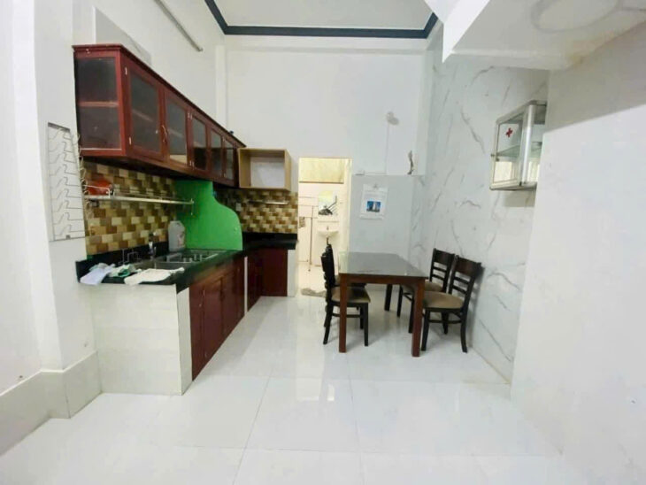 30. Cho thuê nhà hẻm Lê Lai có nội thất gần Cv Lưu Hữu Phước – Giá 6,5 triệu