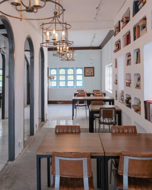 Villa cổ 2 tầng + Coffee Đ.10m 970m2, SHR Nở hậu – Dương Quảng Hàm Gò Vấp SS